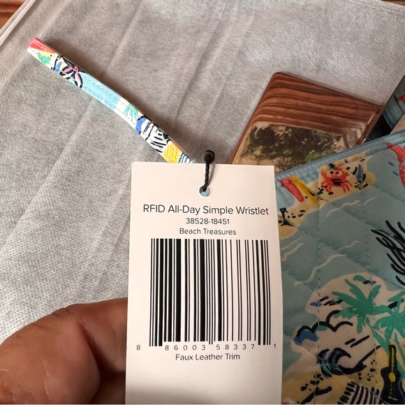 NWT Vera Bradley RFID All Day Simple Blue Beach Print Wristlet - Picture 2 of 11